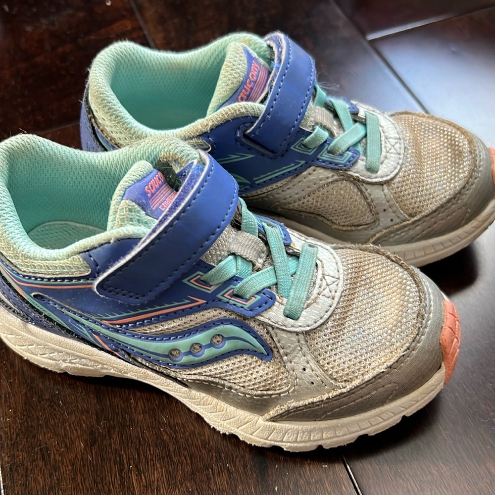 Saucony girls sneaker size 11M